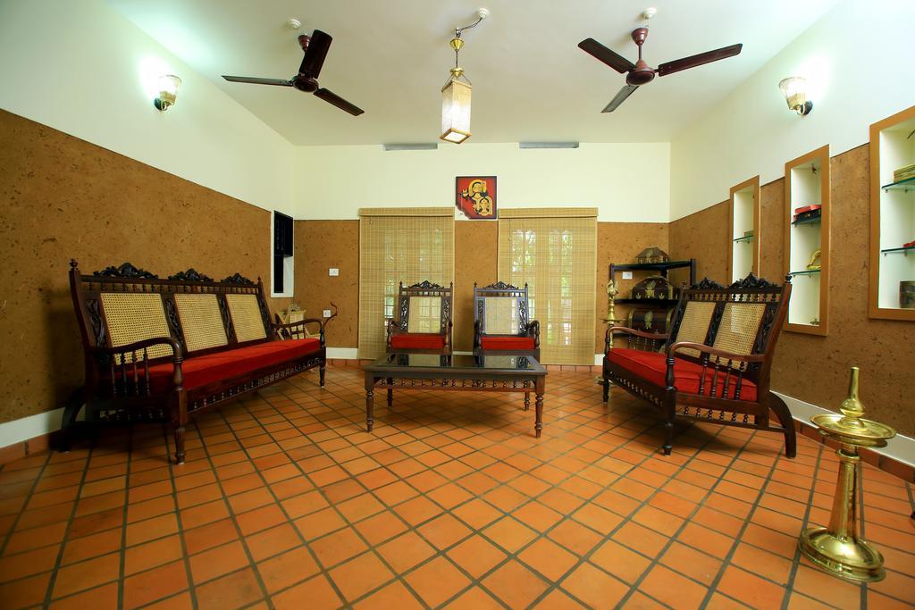 AranmulaMalakkarethu House公寓 外观 照片