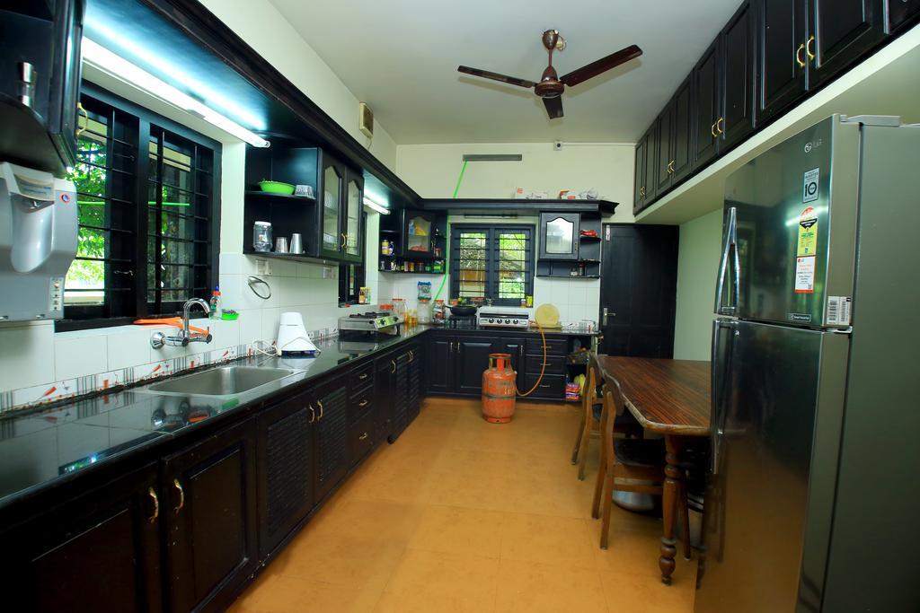 AranmulaMalakkarethu House公寓 外观 照片